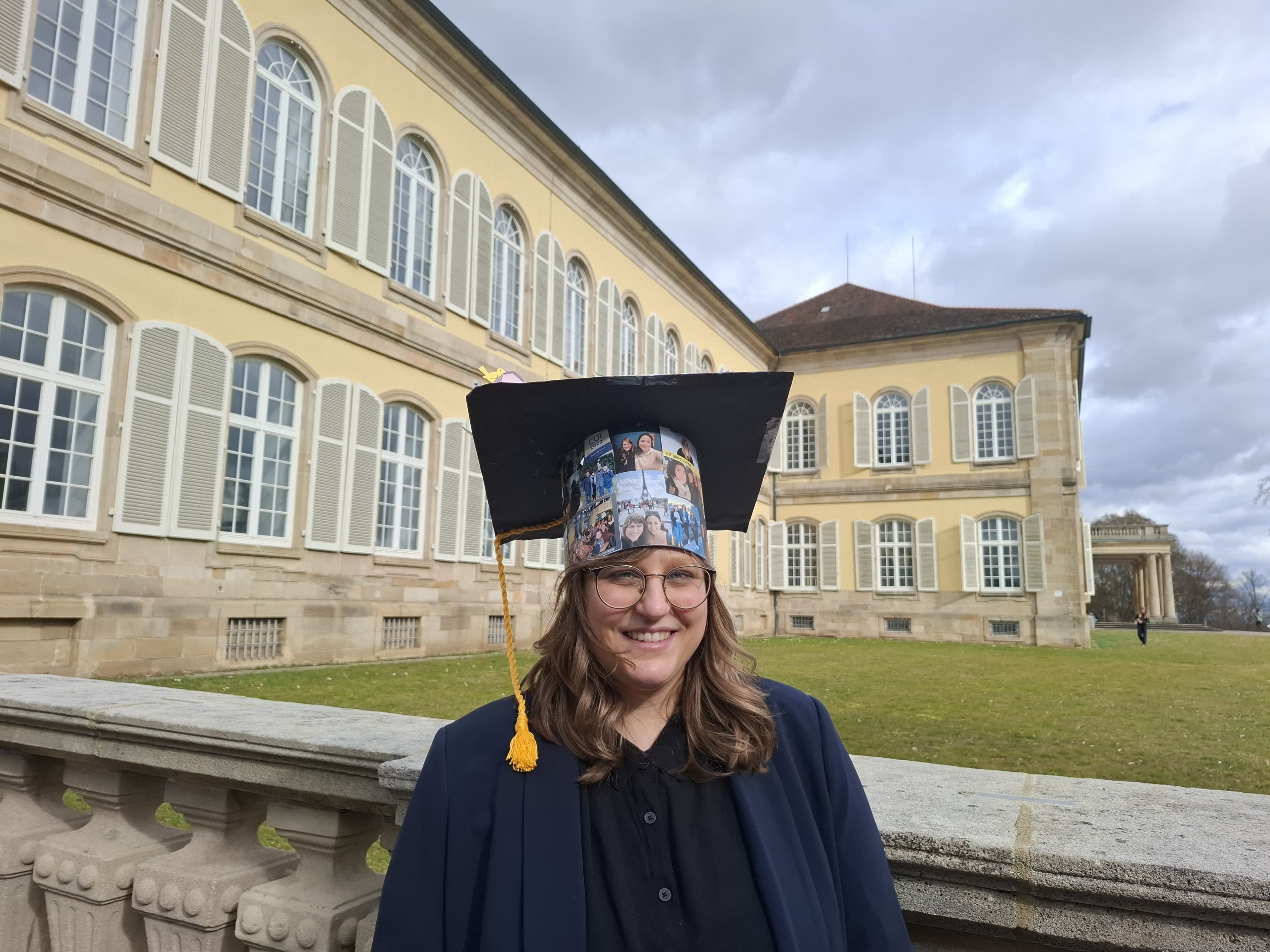 Portrait of Franziska Gaiser in front of the main building of the University of Hohenheim