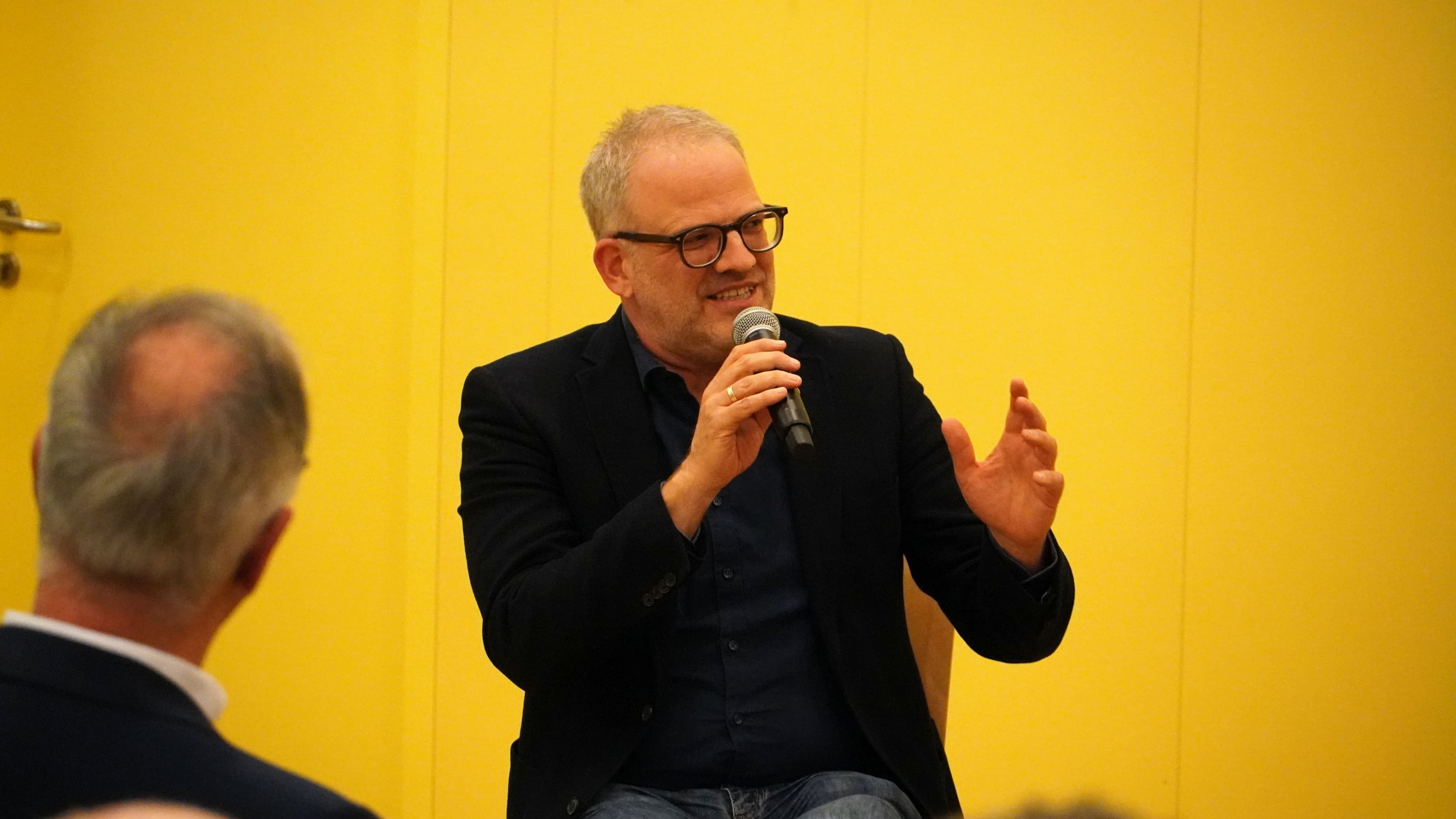 Martin Wendte auf der Bühne des Cannstatter Forums