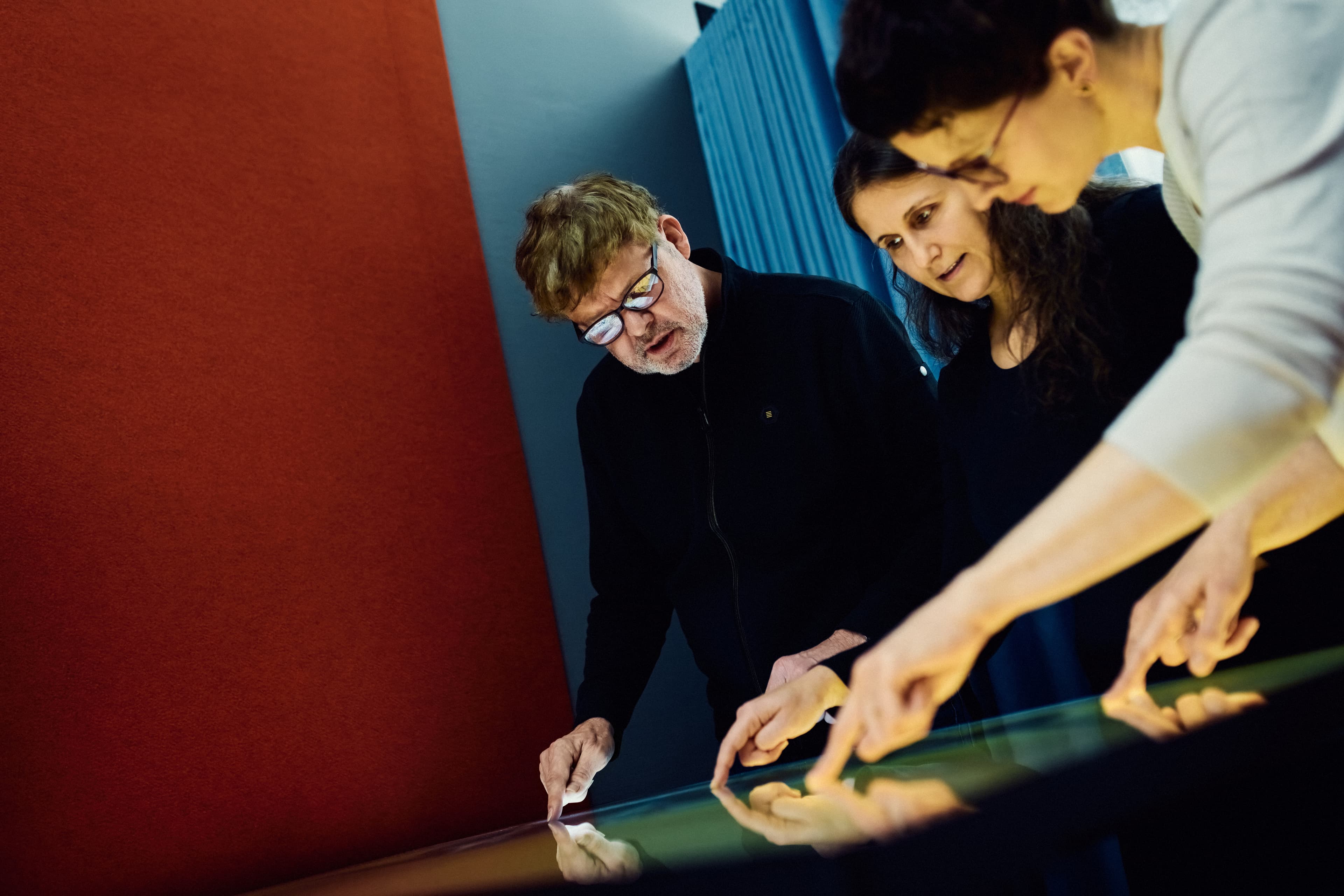 Three IWM scientists at the multi-touch table